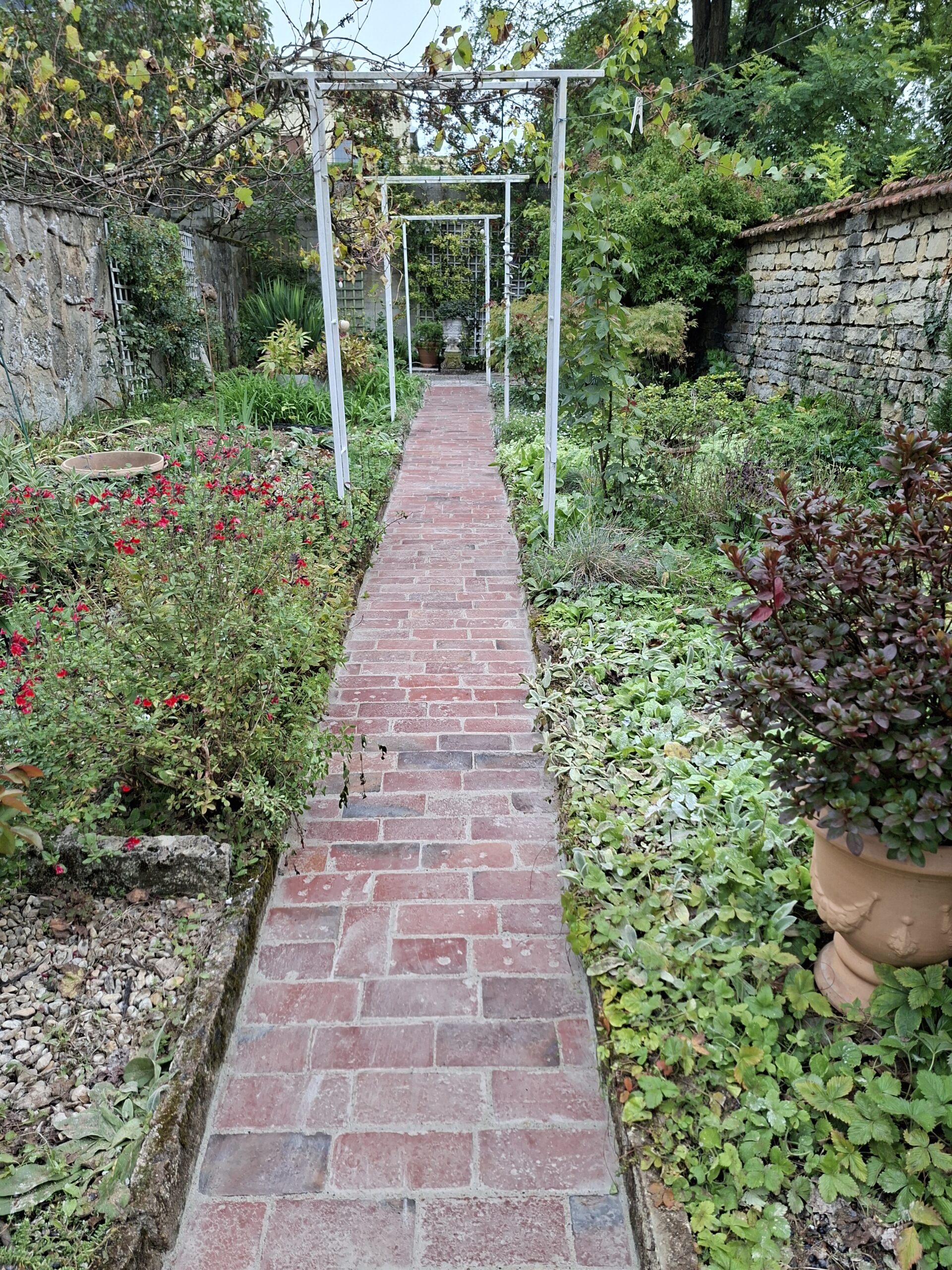 Réalisation d'une allée de jardin sur Dijon.